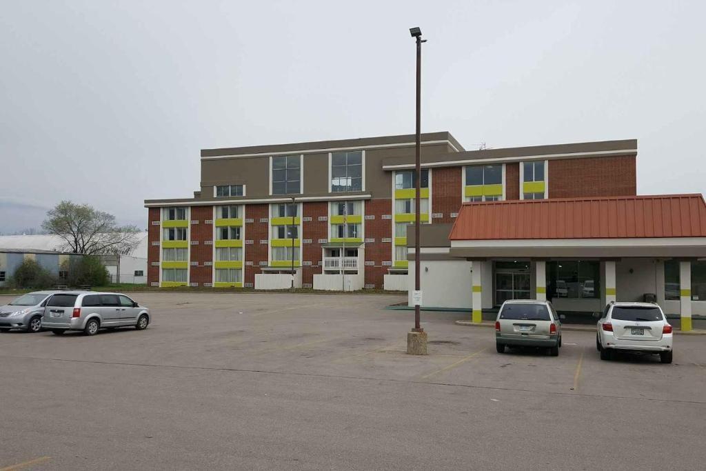 Days Inn & Suites By Wyndham Grand Rapids Near Downtown Wyoming Exterior foto